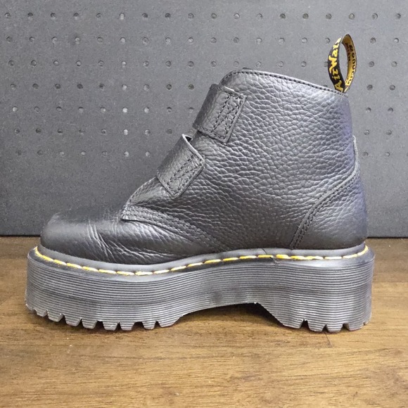 Doc Dr Martens DEVON HEART Leather Platform Buckle Boots Women's Size 6 US - Picture 8 of 12